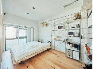 ルネ門前仲町の洋室|【洋室】快適に過ごす条件は、一人ひとり違います。だからこそ飾り過ぎないシンプルな内装と偏り過ぎないデザインで統一しております。居住していく中でオーナー様だけの【マイホーム】に創り上げて下さい