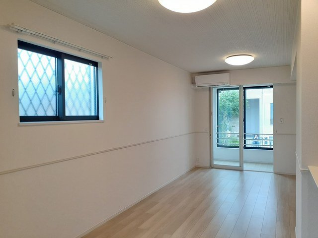 サンリットベルＡ棟の居間・リビング