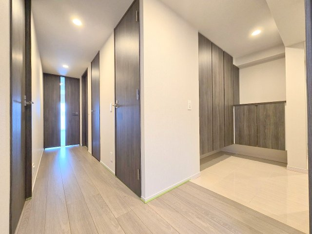 デュオヒルズ青梅ザ・ファーストの玄関