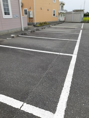 ソレイユ・ルヴァンＢの駐車場|車をお持ちの方に嬉しい駐車場付きの物件です