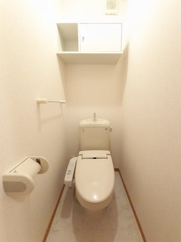 サニーサイドＵＰのトイレ|落ち着いた色調のトイレです