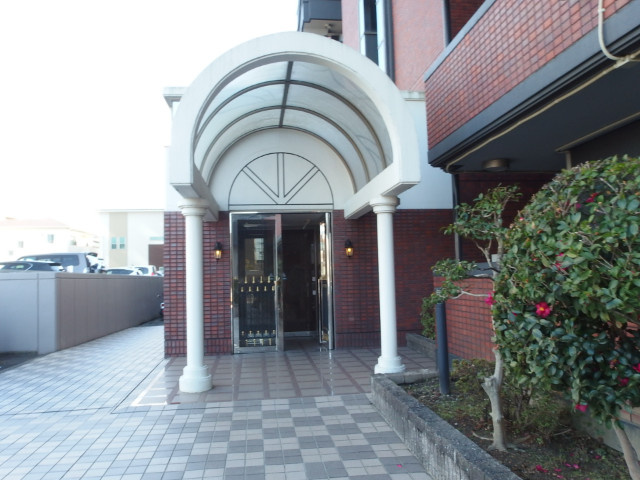 スリーエイト北町のエントランス