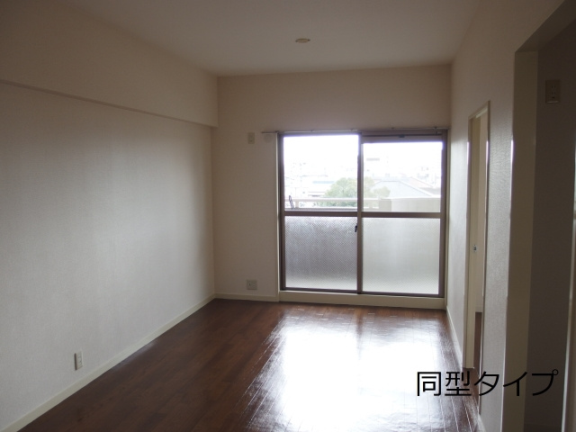 スリーエイト北町の居間・リビング