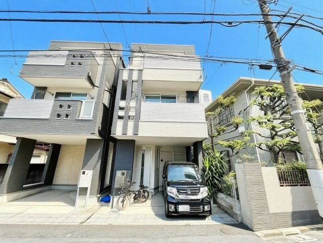 渋谷区本町2丁目　中古戸建の外観|2026.02.27撮影

現地ご見学希望・資料請求などお気軽にお問い合わせ下さい！
03-5990-5201