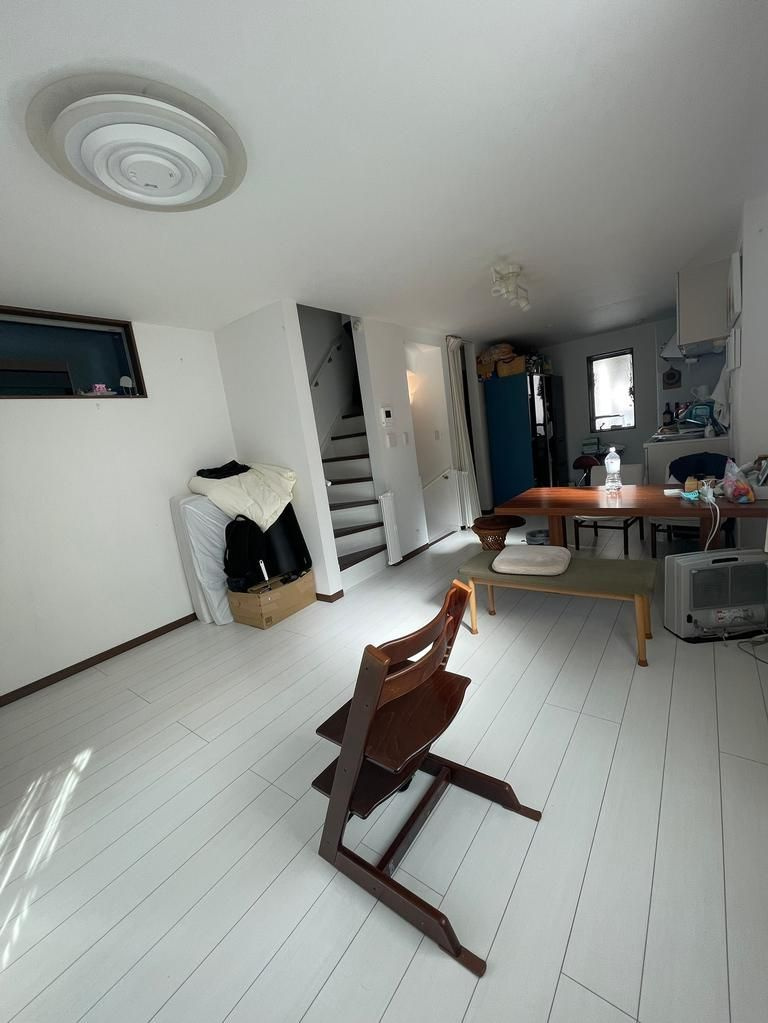 渋谷区本町2丁目　中古戸建の居間・リビング|現地写真

現地ご見学希望・資料請求などお気軽にお問い合わせ下さい！
03-5990-5201