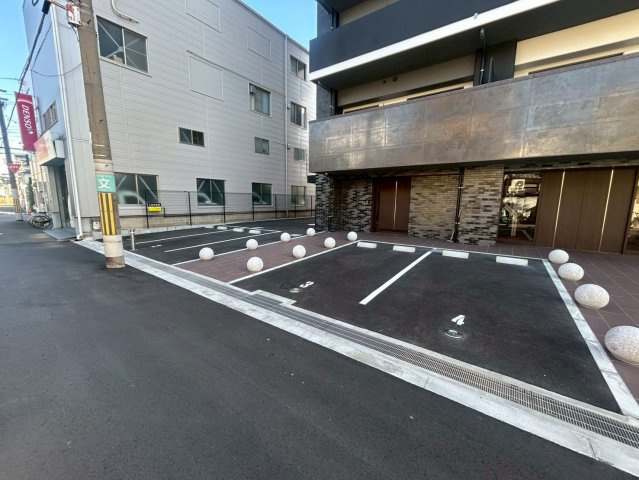 Alivis野田阪神の駐車場