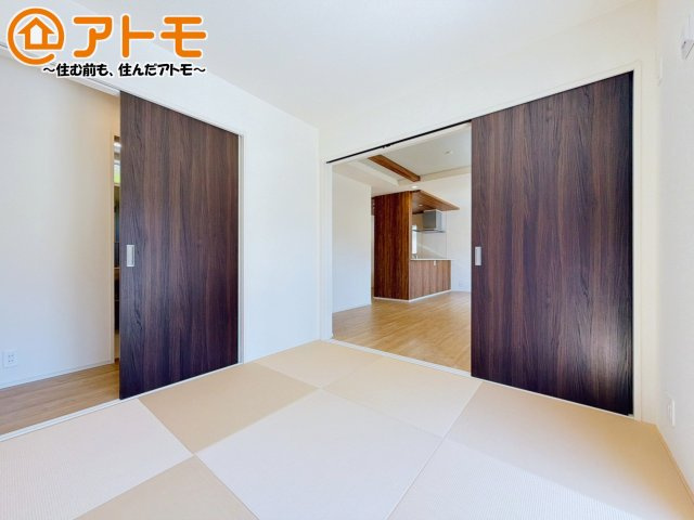 【内装】 | 伊豆の国市中條　新築一戸建て　全1棟 | 和室は客間としてはもちろん、家事の休憩やお子様のおむつ替えにもピッタリ♪
