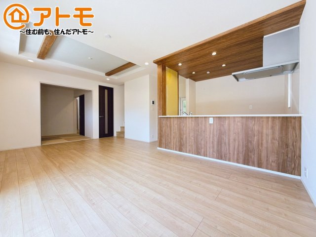 【居間・リビング】 | 伊豆の国市中條　新築一戸建て　全1棟 | 家族団らんのイメージは、リビングを思い浮かべませんか？リビングこそ広々とした空間が良いですね♪