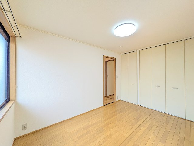 メゾンエスポワールの洋室