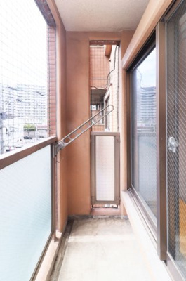 【バルコニー】 | クレタ県庁前