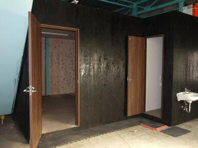 港北区新⽻町１９２坪の内装