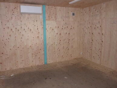 港北区新⽻町１９２坪の内装