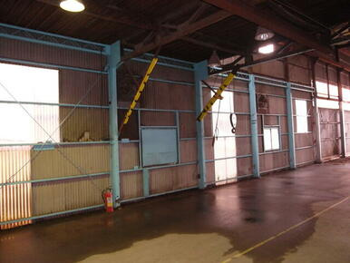 港北区新⽻町１９２坪の内装