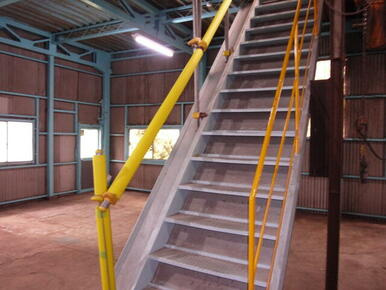 港北区新⽻町１９２坪の内装