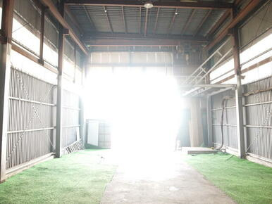 港北区新⽻町１９２坪の内装