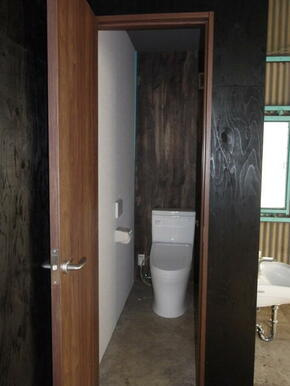 港北区新⽻町１９２坪のトイレ