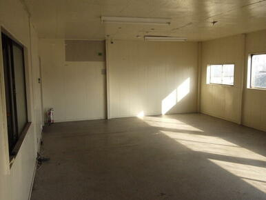 港北区新⽻町１９２坪の内装