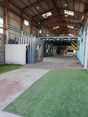 港北区新⽻町１９２坪の内装