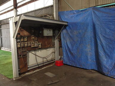 港北区新⽻町１９２坪の内装