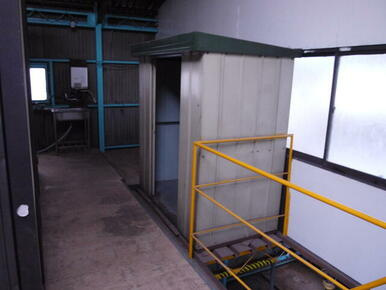 港北区新⽻町１９２坪の内装