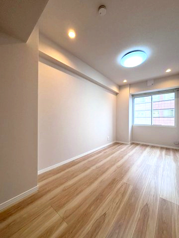 ラポール大通東の洋室