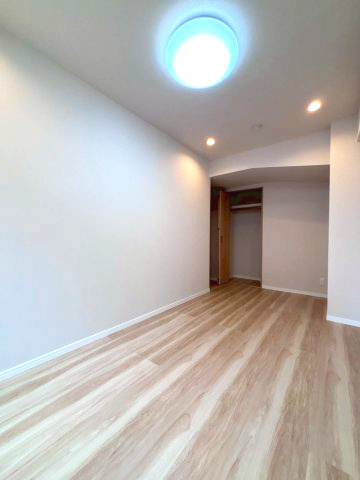 ラポール大通東の洋室