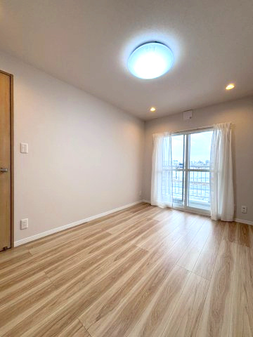 ラポール大通東の洋室