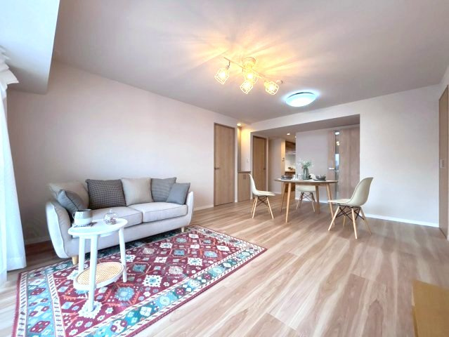 ラポール大通東の居間・リビング