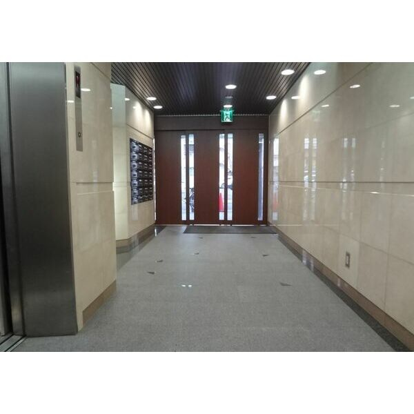 大阪市北区西天満４丁目の事務所のエントランス