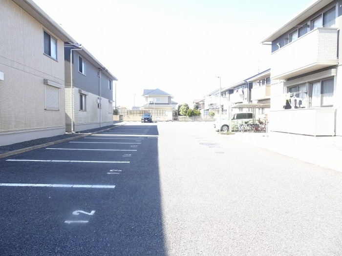 サンク・ルナCの駐車場