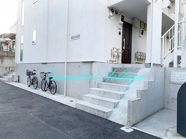 藤沢市本町２丁目のアパートのエントランス|毎日通るエントランス♪