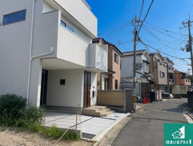 29日(土)30日(日)現地ご見学可能！　大東市諸福　ラスト1邸の前面道路含む現地写真|周辺は閑静な住宅街！前面道路広々で車の出し入れも便利です。駐車が苦手な方でも安心して車庫入れできます！