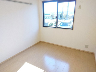 【洋室】 | グレースヒルB | 玄関側の洋室になります。