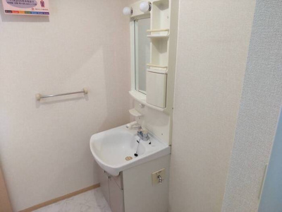 【独立洗面台】 | グレースヒルB | 朝の身支度に便利な洗面台付き。