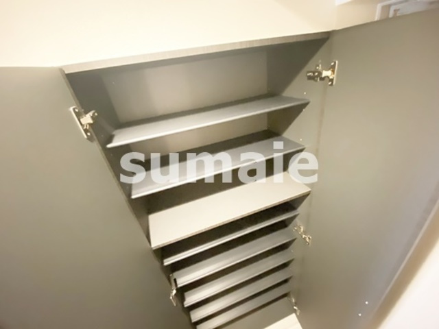 フローリッシュの玄関|シューズボックス付き！