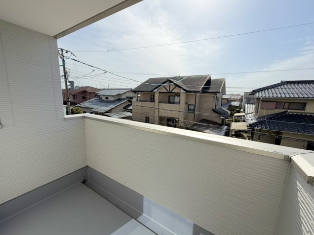 大原野上里男鹿町　Ⅰ期２号地のバルコニー|ぽかぽか南向きに配置したバルコニー！日当たりが良く、お洗濯物に嬉しいですね！（R8.2撮影）