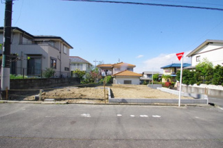 【前面道路含む現地写真】 | 【仲介手数料無料！！】日野市平山2丁目　新築戸建て（全1棟）1号棟　5799万円 | 令和８年４月１６日撮影　建築中