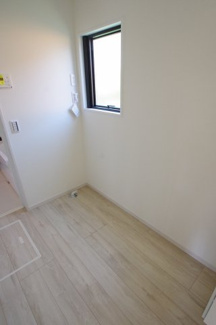 【前面道路含む現地写真】 | 【仲介手数料無料！！】日野市平山2丁目　新築戸建て（全1棟）1号棟　5799万円 | 令和８年４月１６日撮影　建築中