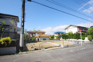 【前面道路含む現地写真】 | 【仲介手数料無料！！】日野市平山2丁目　新築戸建て（全1棟）1号棟　5799万円 | 令和８年４月１６日撮影　建築中