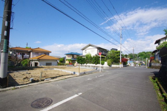 【前面道路含む現地写真】 | 【仲介手数料無料！！】日野市平山2丁目　新築戸建て（全1棟）1号棟　5799万円 | 令和８年４月１６日撮影　建築中