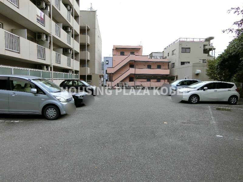 レジデンス妙法寺の駐車場