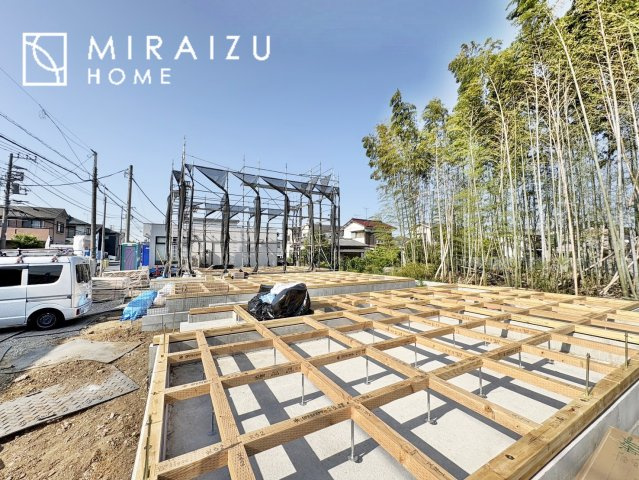 【前面道路含む現地写真】 | プライバシー性と開放感を高める住環境。陽当たりの良い開かれたロケーションを活かし、心地よい暮らしをプランニング