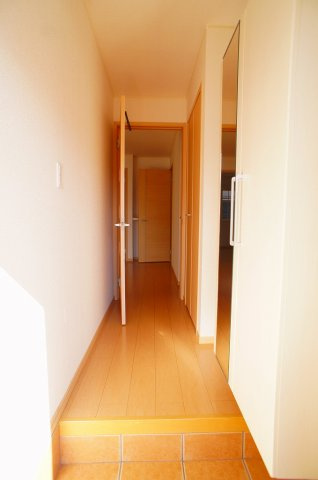 プティ　トゥルスの玄関