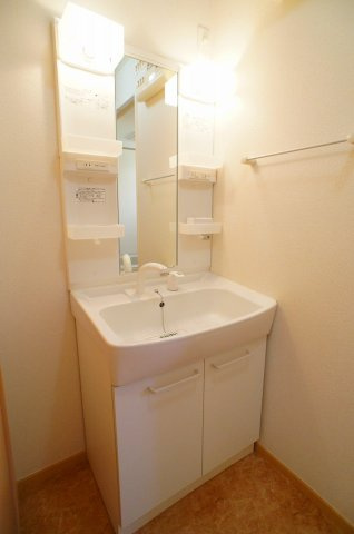 プティ　トゥルスの独立洗面台