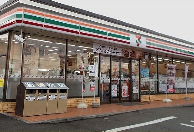 セブンイレブン寿町３丁目店まで550m