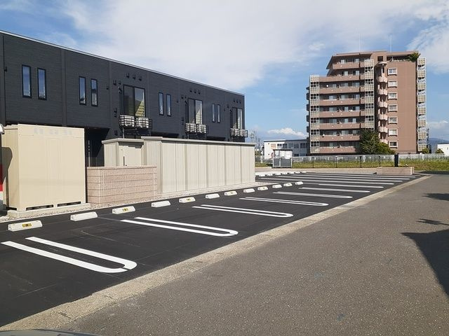 プロムナード　レーヌの駐車場