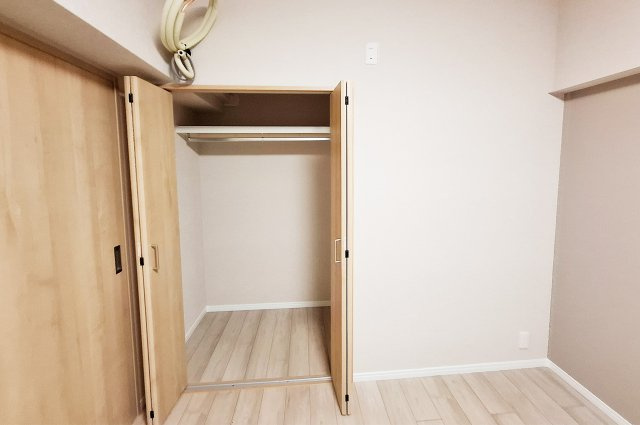 ローレルハイツ東天美の洋室|洋室2クローゼット：新調済み。
