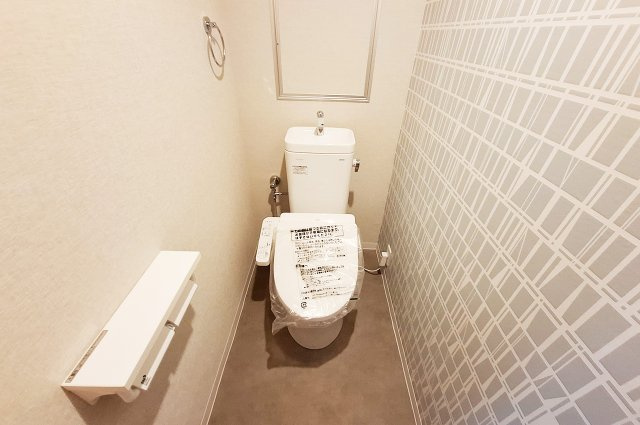 ローレルハイツ東天美のトイレ|トイレ：便器・温水洗浄便座を新調済み。