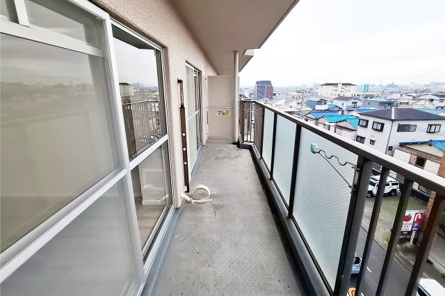 ローレルハイツ東天美のバルコニー|バルコニー：5階部分、南向きで日当り・眺望良好です。