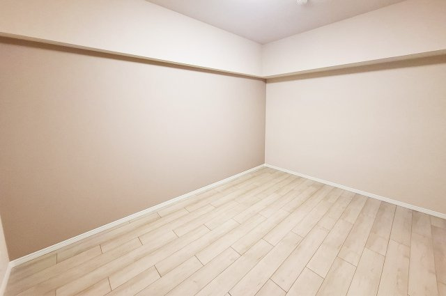 ローレルハイツ東天美の洋室|洋室2：和室から洋室へリノベーションしました。